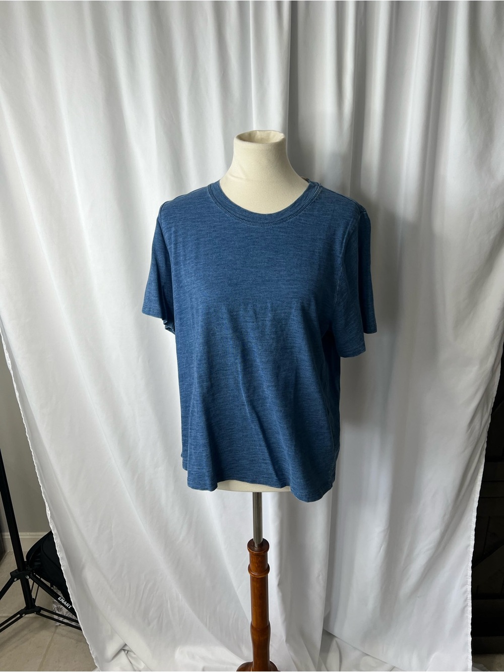 NWT Faherty Indigo Tee Sunwashed Essential Tee Blue Short Sleeve Top